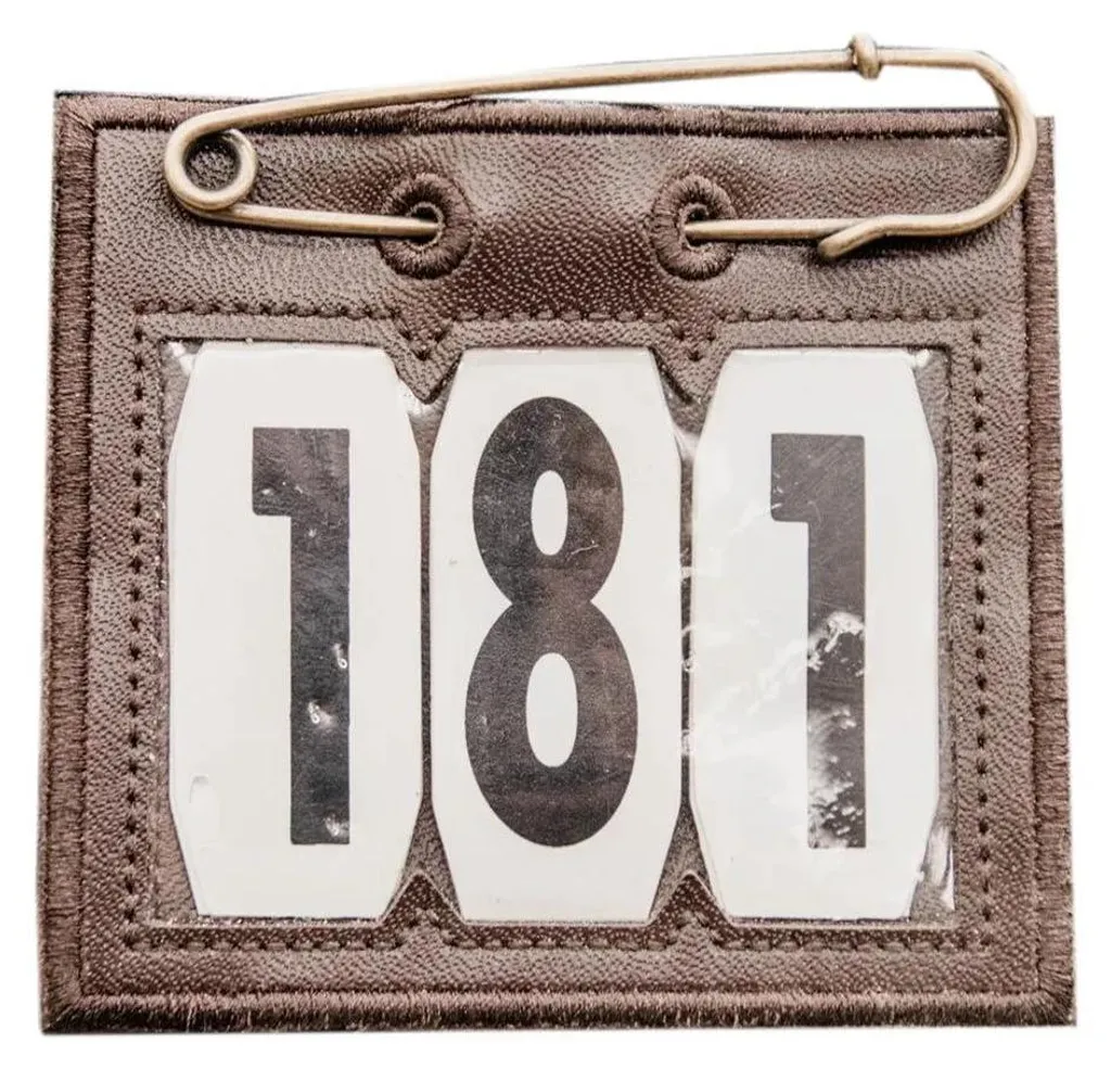 Dossard PVC Marron Kentucky Horsewear avec Épingle de Fixation Rapide