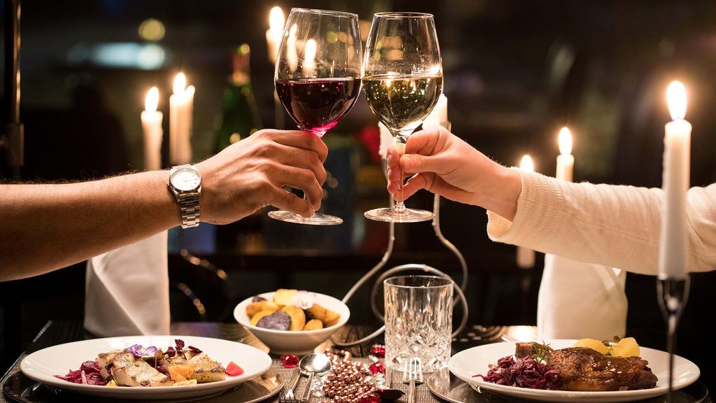 Jochen Schweizer Candle Light Dinner für 2 Stuttgart; Erlebnis verschenken oder selbst erleben; Gutschein gültig für 2 Personen