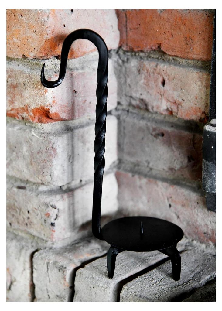 Geschmiedeter Kerzenhalter im Mittelalterstil | Massiver Vintage Kerzenständer | Antiker Kerzenständer mit Dorn | Schwarz lackiert