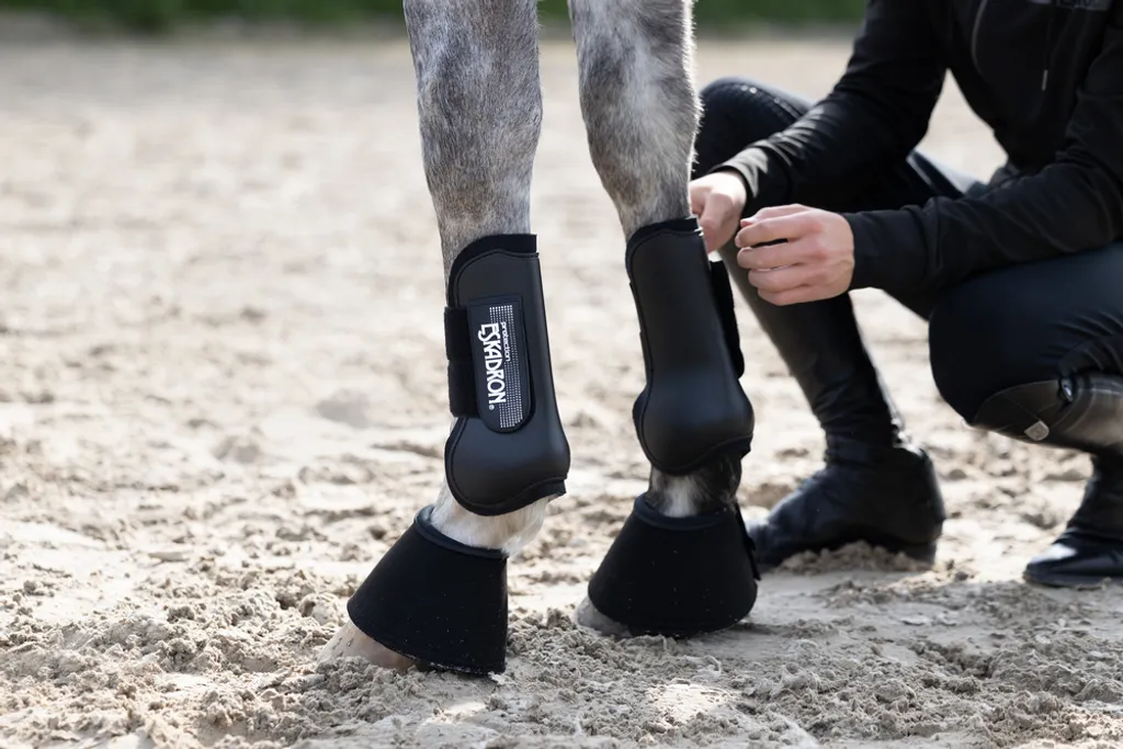 Eskadron Protection Basics Pony Nero | Stinchiere Equestri Classiche - 2