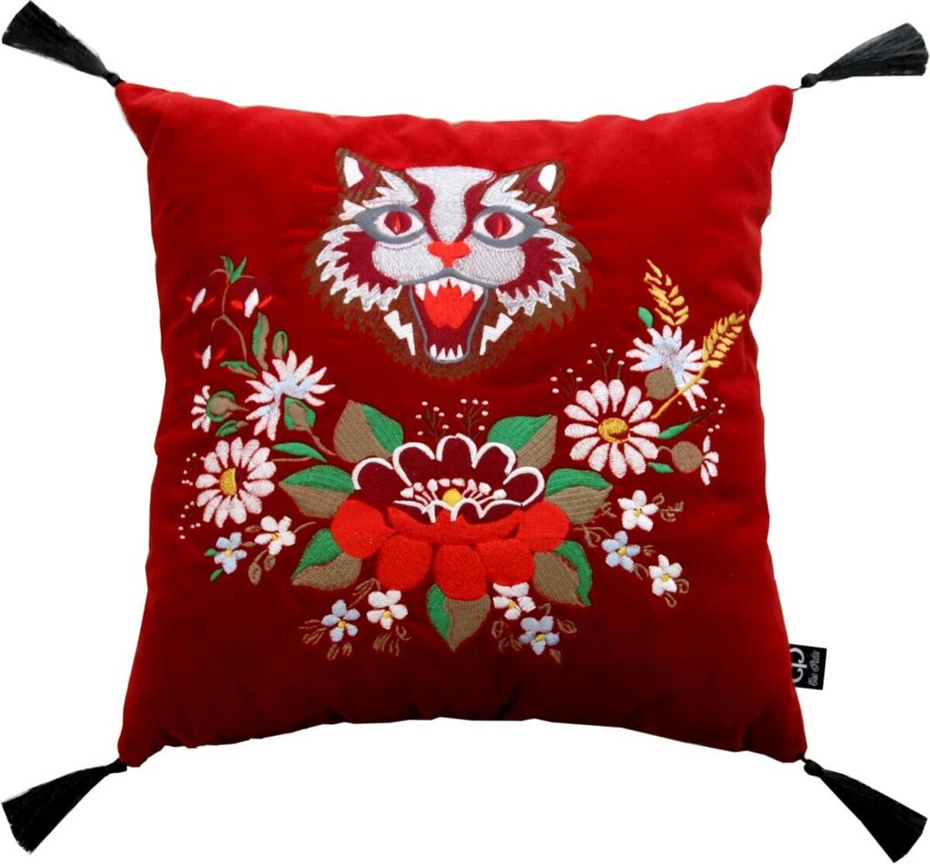 Casa Padrino Luxus Deko Kissen mit Troddeln Cat Rot / Schwarz 45 x 45 cm - Feinster Samtstoff - Wohnzimmer Kissen