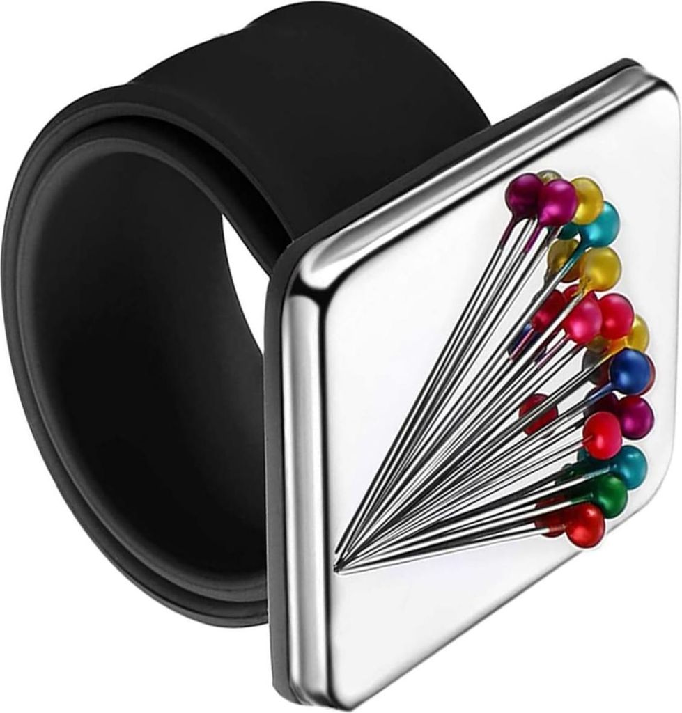 Aufbewahrungshalter für Nähnadeln - Set aus magnetischem Nadelhalter, Armband und Kissen in Schwarz