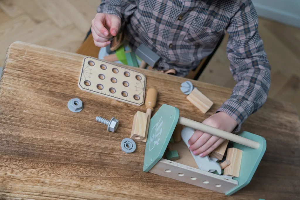 Set de bricolage enfant Dantoy - Valisette de 26 outils en plastique