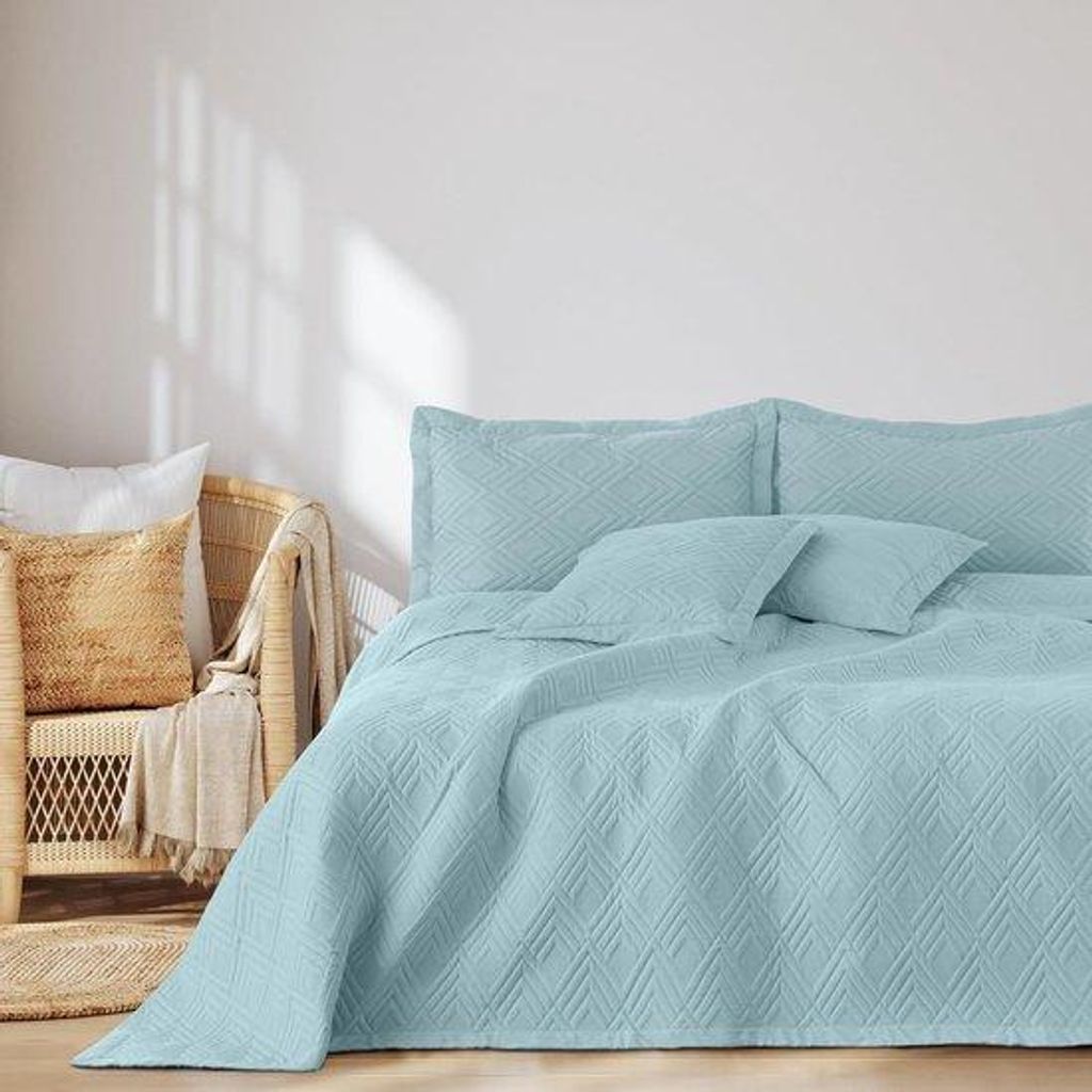 Famanu Sprei 240x260 cm lichtblau, doppelseitig mit Ultraschallnähten