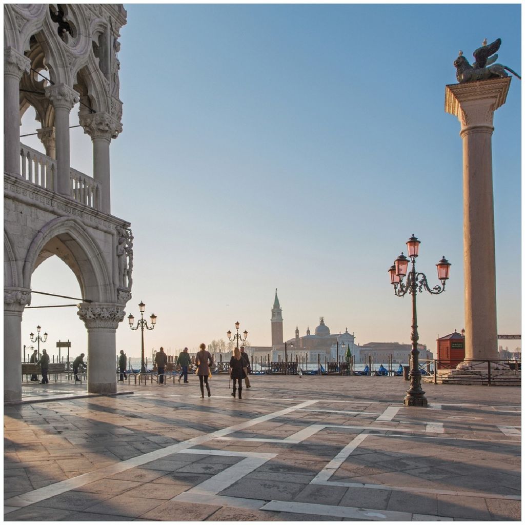 Wallario Premium Glasbild, freischwebende Optik, kräftige Farben, Größe 30 x 30 cm Motiv Venedig - Dogenpalast, Markusplatz und San Giorgio Magg...