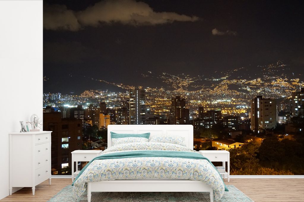 MuchoWow Fototapete für Wohnzimmer oder Schlafzimmer Wandtapete Vinyl Motivtapete Die Skyline von Medellin am Abend im südamerikanischen Kolumb...