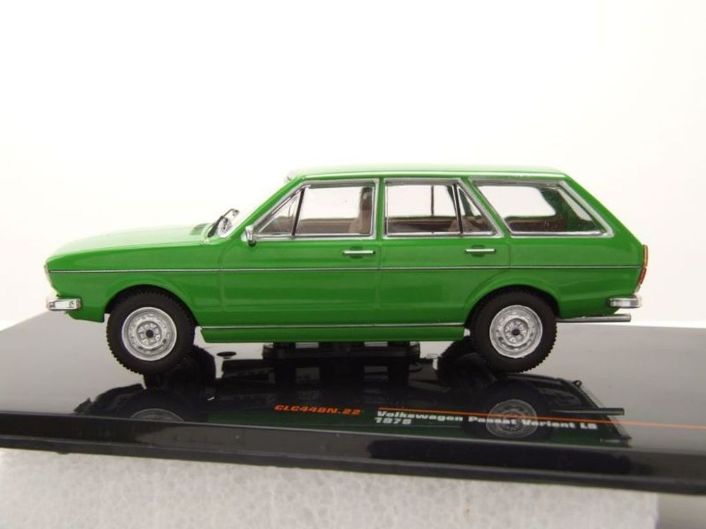 Ixo Models CLC448 VW Passat Variant LS Kombi 1975 grün 1:43 Produktbild 3