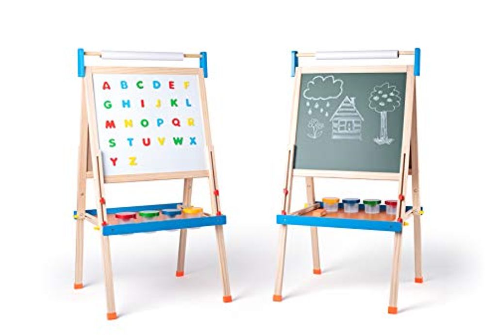 "ABC"-Tafel mit Buchstaben, Papierrolle und Bechern
