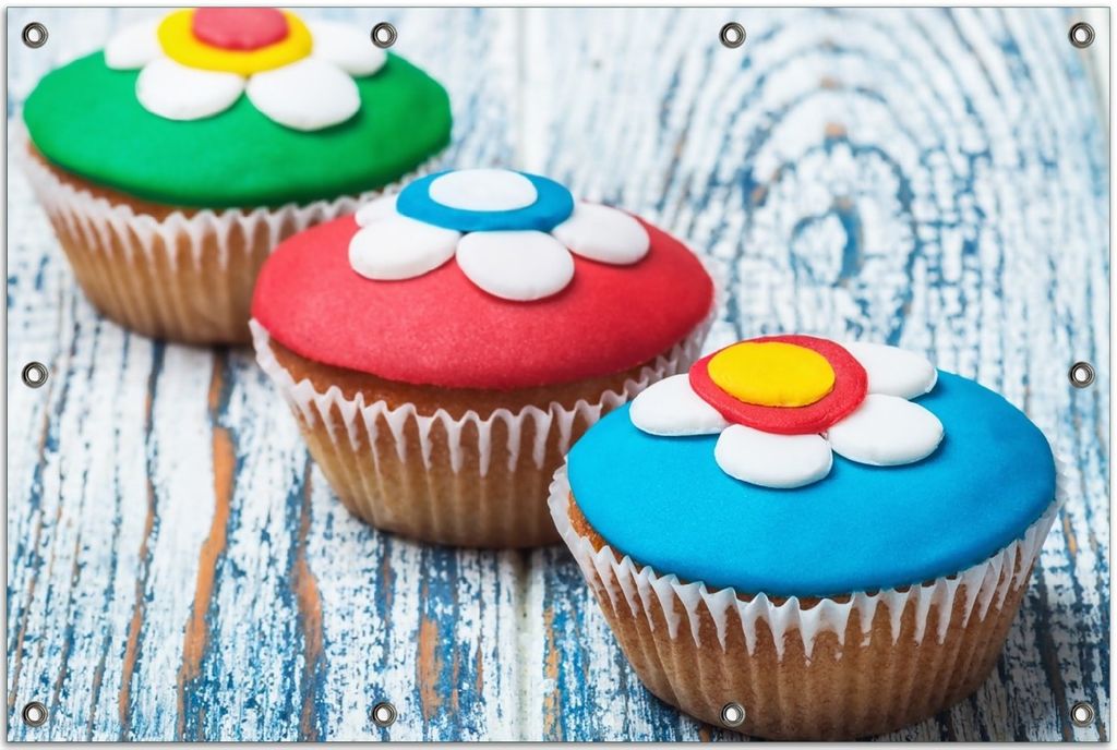 Wallario Outdoor-Poster für Garten oder Balkon, Motiv Bunte Muffins - alter Holztisch - Stillleben, in ca. 80 x 120 cm