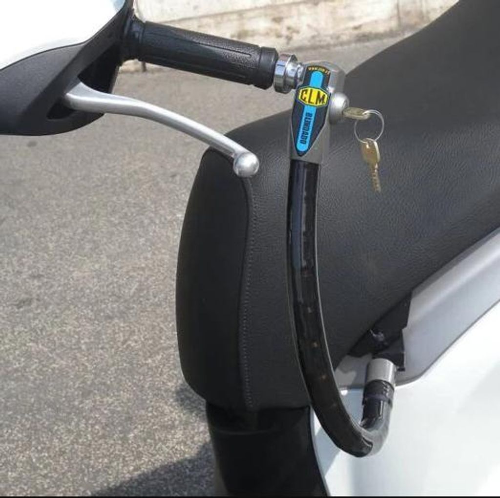 Schloss für den Vespa Primavera Roller schwarz aus Stahl mit Schlüssel CLM 5703707