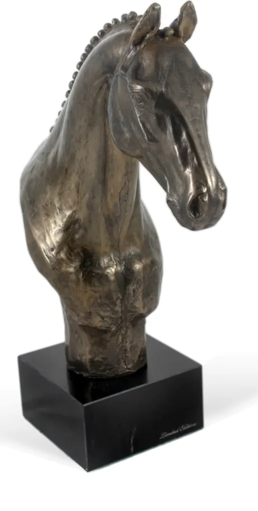 Grande Statue Cheval Hanovrien - Finition Prestige et Socle en Pierre Brute