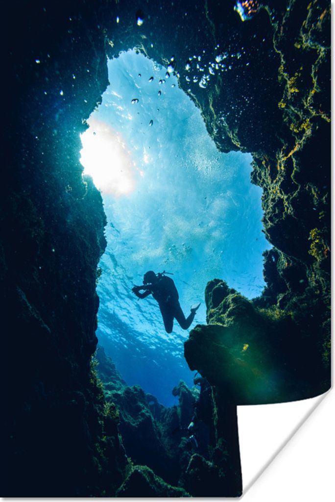 MuchoWow Poster Eine Silhouette eines Tauchers in extrem klarem Wasser 40x60 cm - Plakate für die Wand - Poster Babyzimmer
