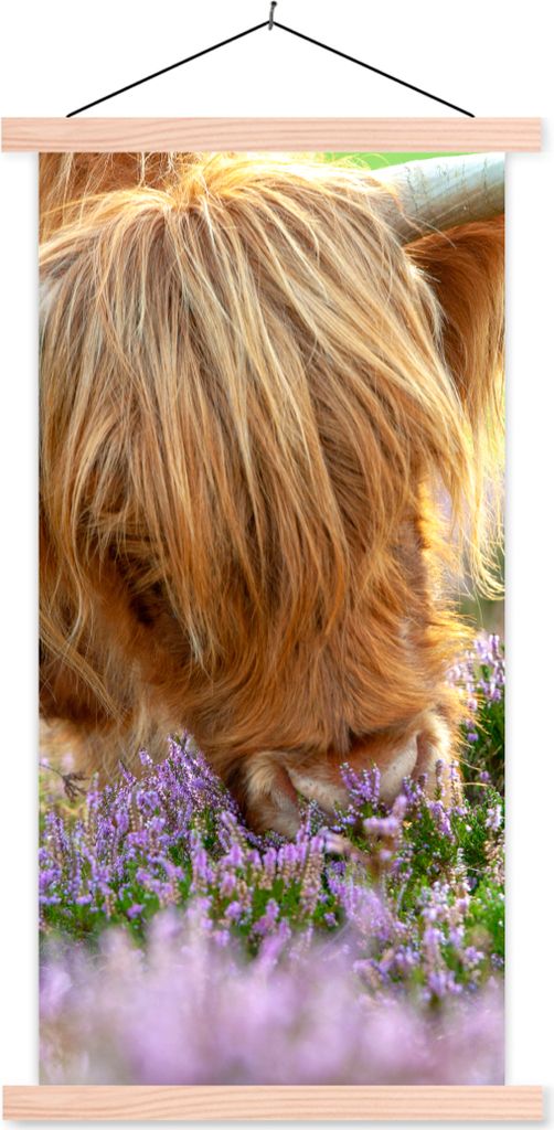 MuchoWow Textilposter Schottische Hochlandrind - Gras - Heidekraut - Tiere 60x120 cm mit holzfarbenen Rahmen - Holz