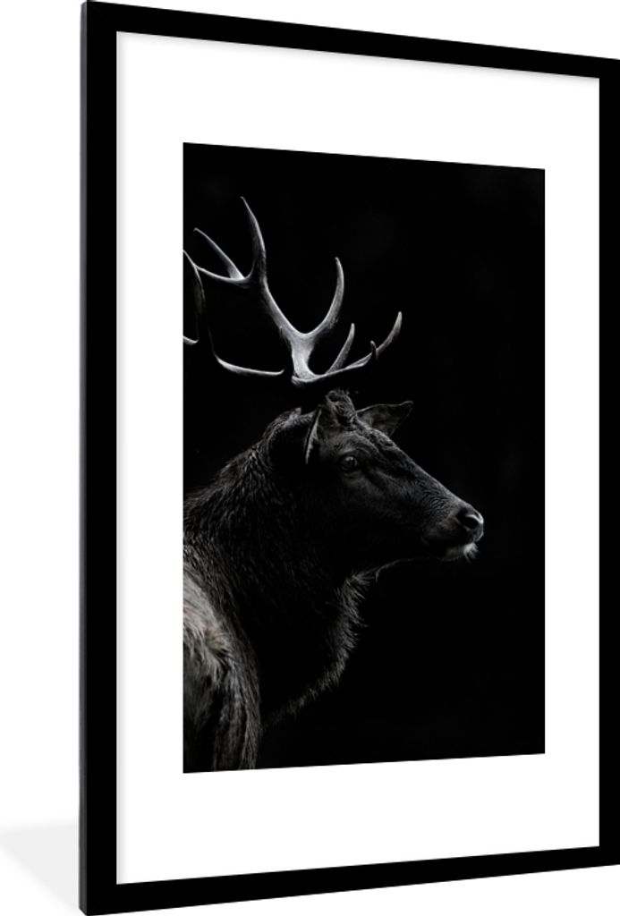 MuchoWow Gerahmtes Poster Hirsch - Schwarz - Porträt - Geweih - Tiere 60x90 cm - Poster mit Schwarzem Bilderrahmen Wandposter Rahmen Foto Bilder...