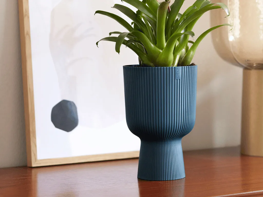 elho® Vibes Cache-pot Fold Cup bleu profond Ø 14 cm en plastique recyclé