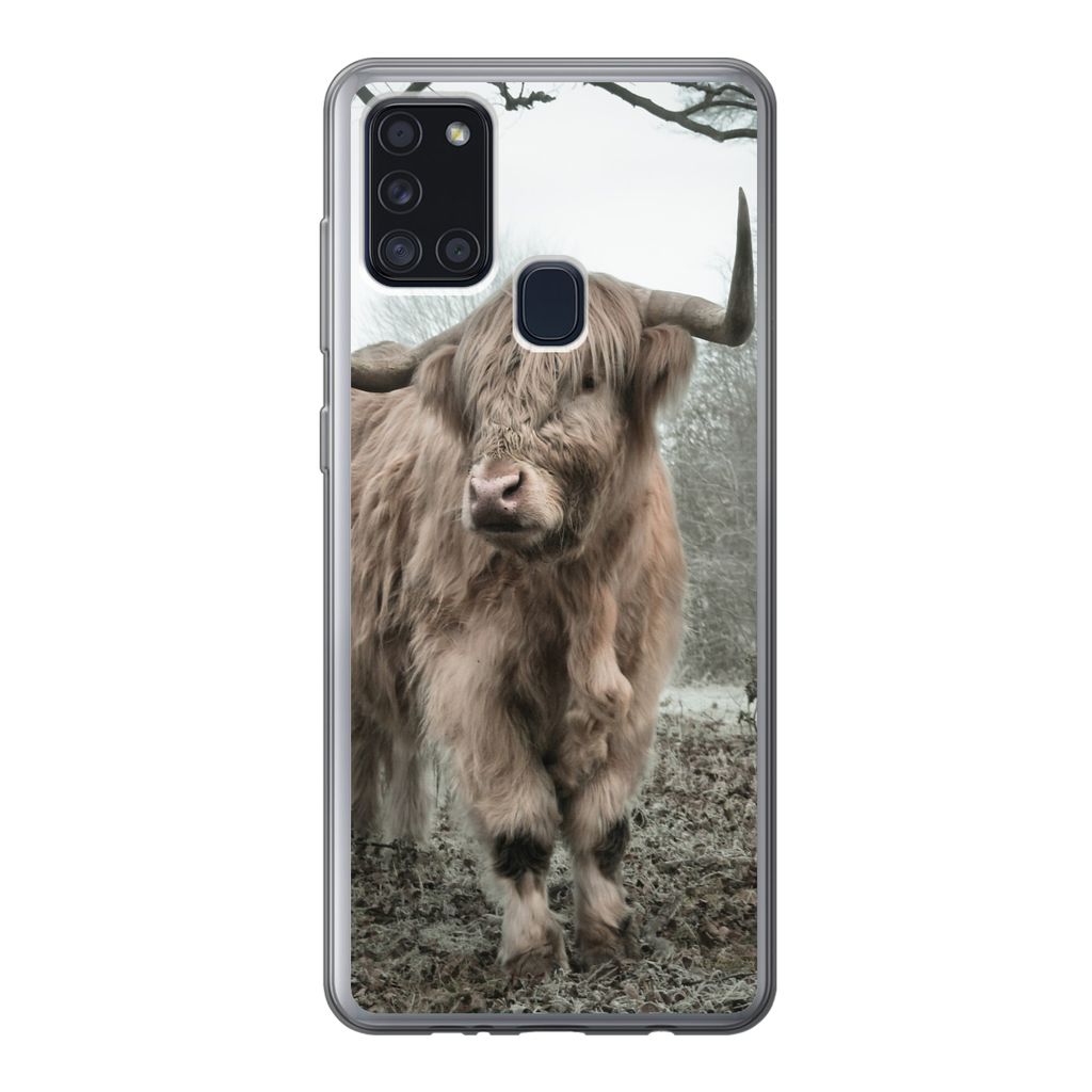 MuchoWow Handyhülle Schutzhülle Hülle für Samsung Galaxy A21s Schottischer Highlander - Wald - Nebel - Kuh - Tiere - Natur Silikon Softcase H...
