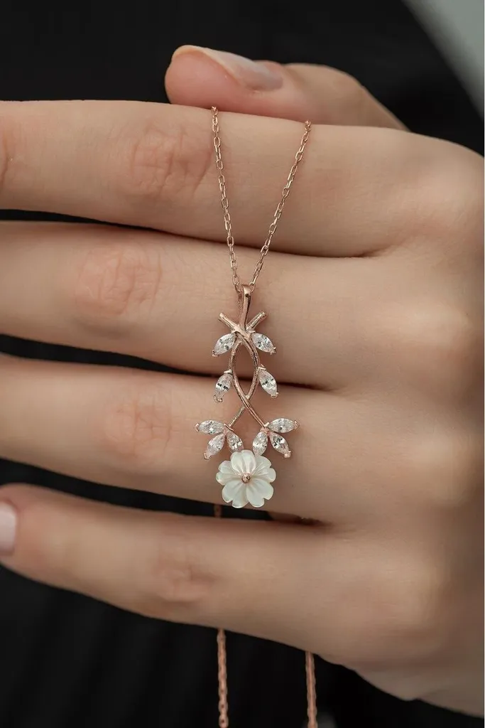 Collier Magnolia Argent 925 Rose : Un Bijou Brillant qui ne Noircit Pas