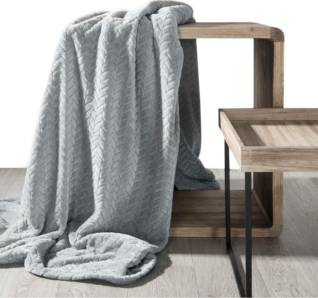 Design91 Wohndecke Kuschelige Weiche Decke CINDY 150x200 cm silber Flano