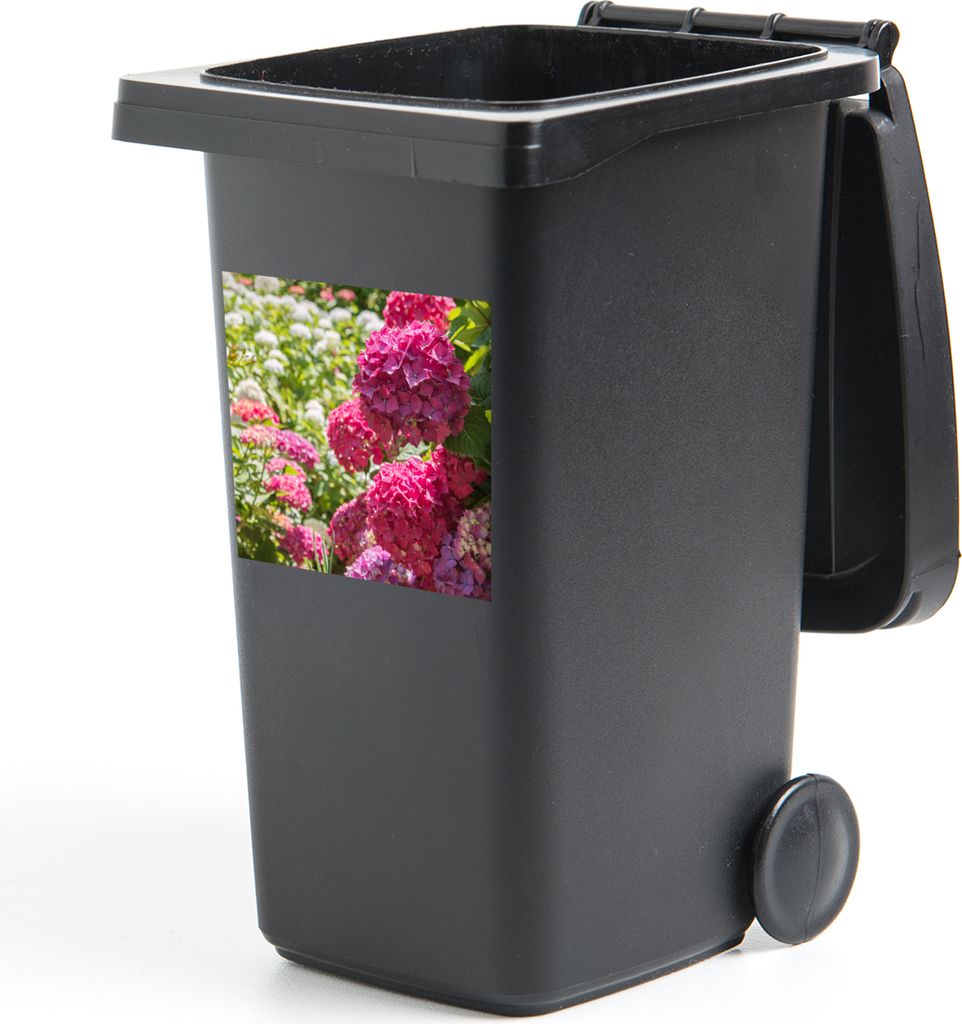 MuchoWow Mülltonnenaufkleber Ein Garten voller rosa und weißer Hortensien 40x40 cm - Abfall-Aufkleber - Container - für Abfallcontainer