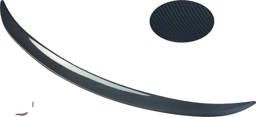 Aileron de hayon look carbone pour personnaliser le style de l'auto