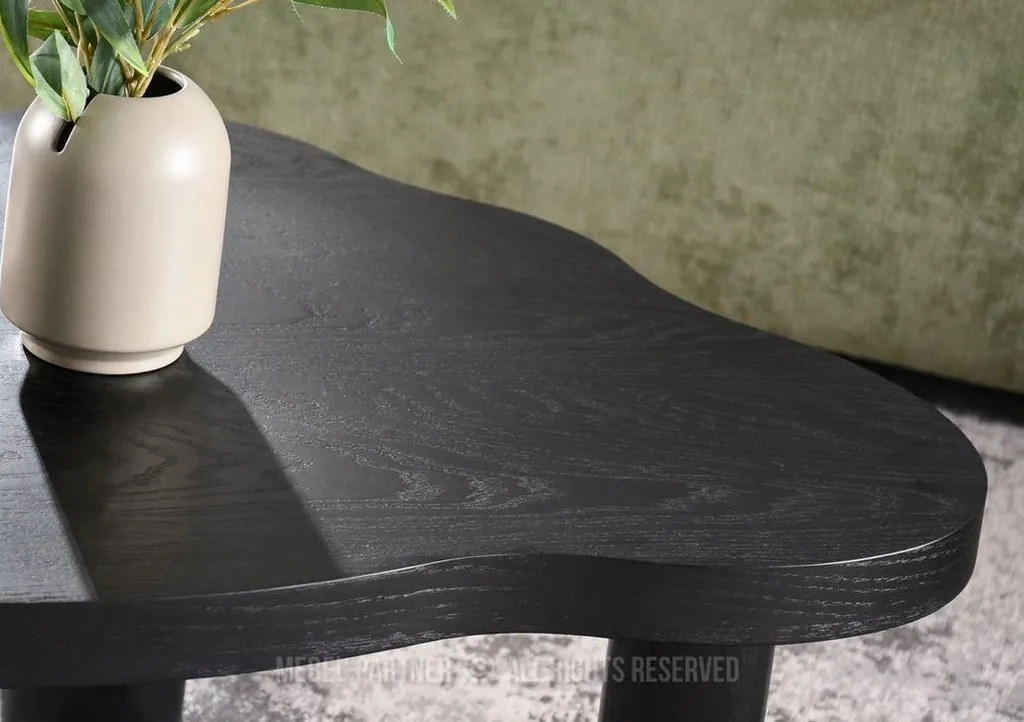 Table basse noire mate ZEVO avec plateau résistant et pieds robustes
