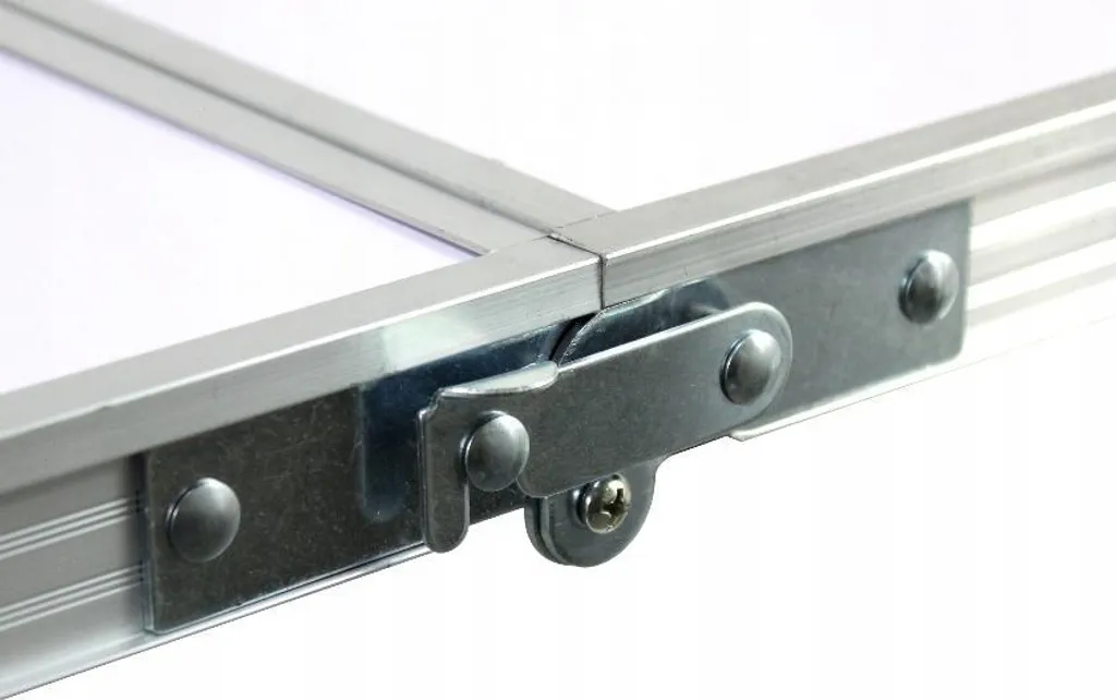 Table de camping valise anti-encombrement avec 4 sièges solides