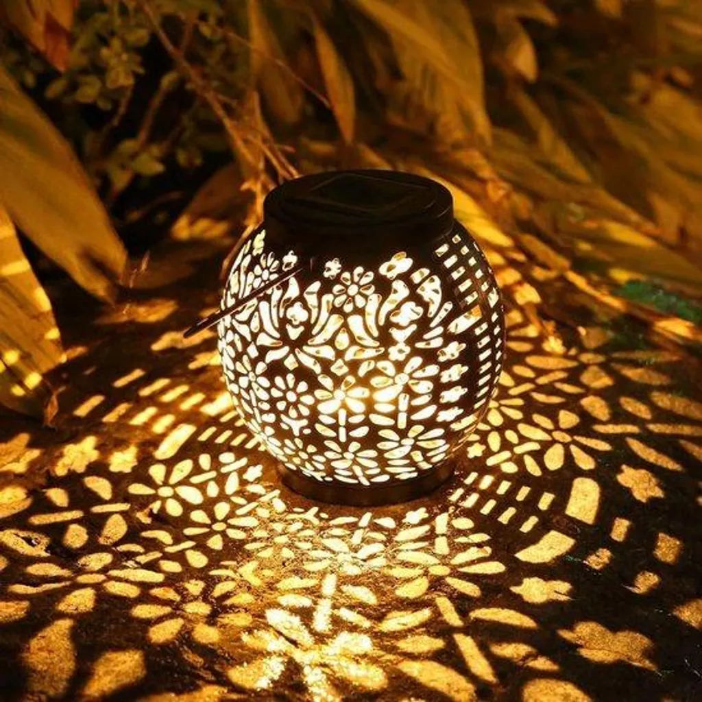 Lampe solaire extérieure IP65 pour sécuriser et décorer votre cour sombre