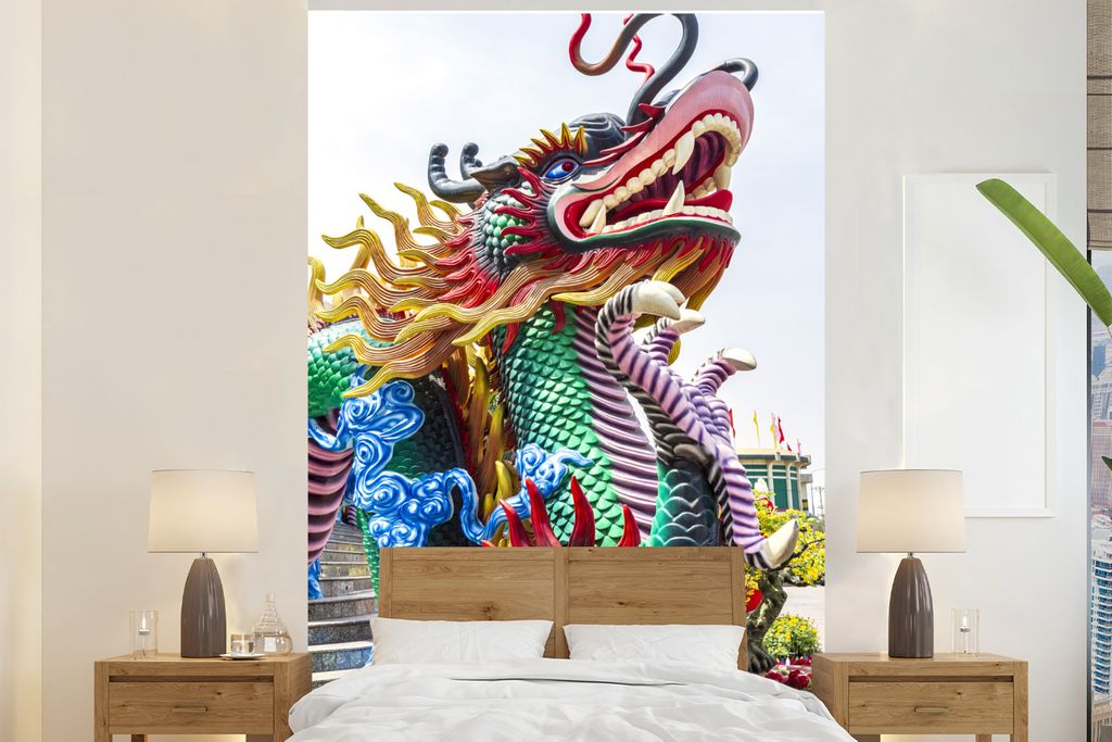 MuchoWow Fototapete für Wohnzimmer oder Schlafzimmer Wandtapete Vinyl Motivtapete Bunter Drache vor einem Tempel in China - 145x220 cm - Wanddek...
