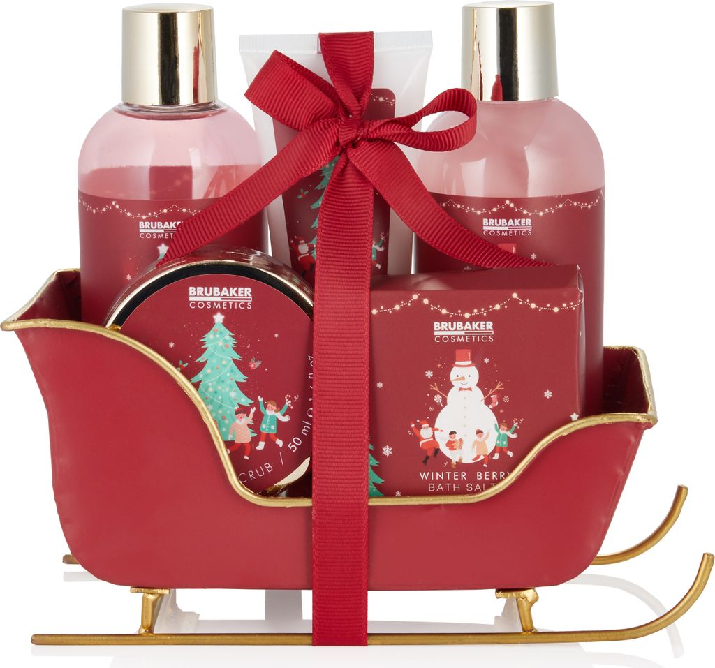 BRUBAKER Cosmetics Bade- und Dusch Set Winter Beeren Duft - 6-teiliges Geschenkset im Schlitten Weihnachten - Weihnachtsset für Frauen und Männer