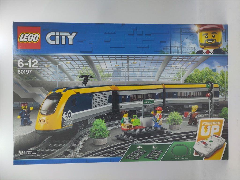 LEGO 60197 City Personenzug mit batteriebetriebenem Motor, Produktbild 