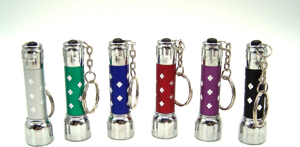 Taschenlampe Schlüsselbund Lampe klein mit Knopfzellen und Schlüsselring ca. 7 cm lang, 2 Stück verschiedene Farben