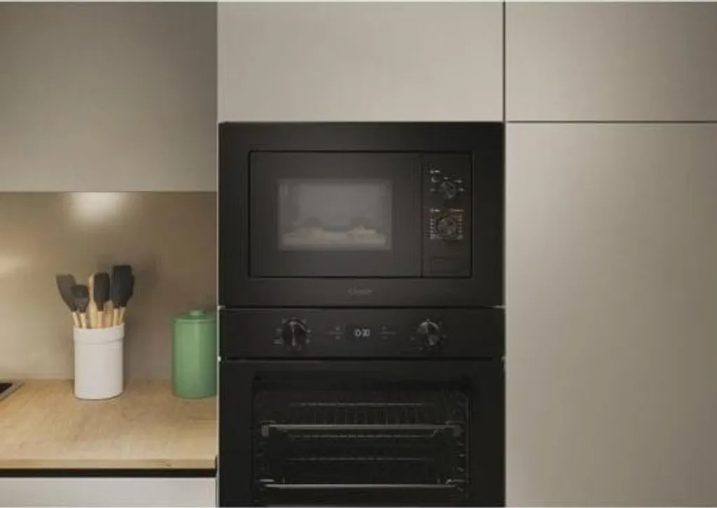 Micro-ondes Encastrable Candy Noir : Gain de place et Cuisson Rapide
