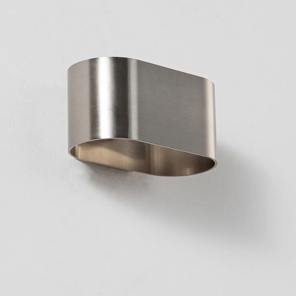 Lampada Parete BAYONA PRO G9: Metallo Resistente e Luce Bi-Emissione