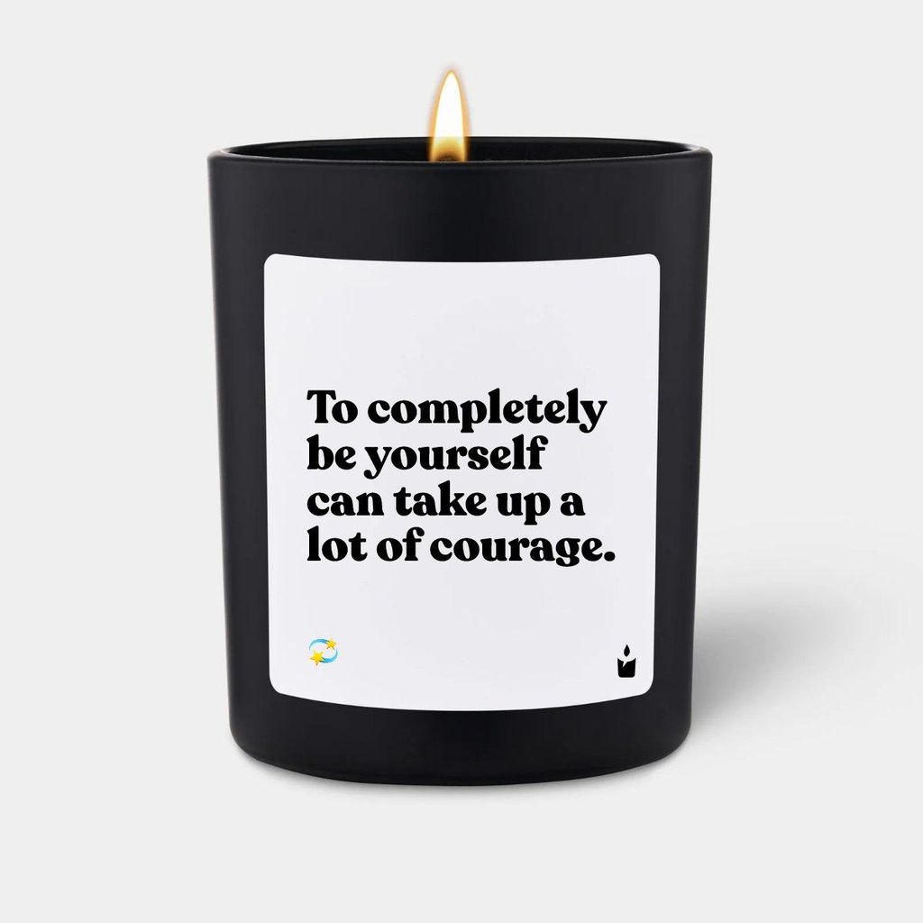 ChattyCandles Duftkerze Schwarz Woody To completely be yourself can take up a lot of courage.