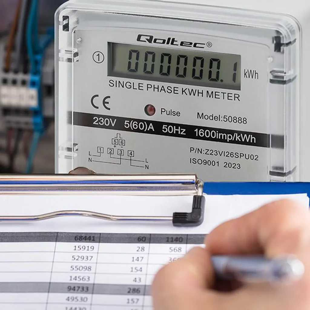 Compteur électrique LCD 230V Qoltec haute précision et format compact