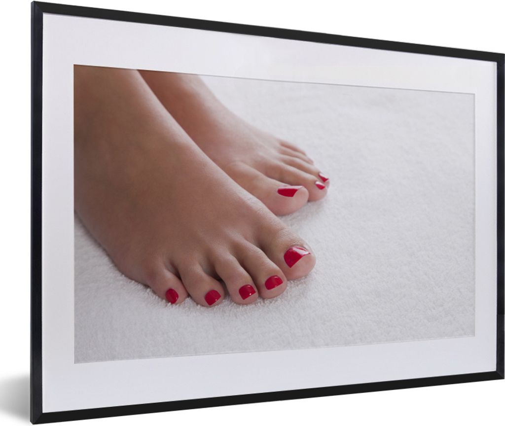 MuchoWow® Gerahmtes Poster Füße mit roten Zehennägeln 60x40 Produktbild 