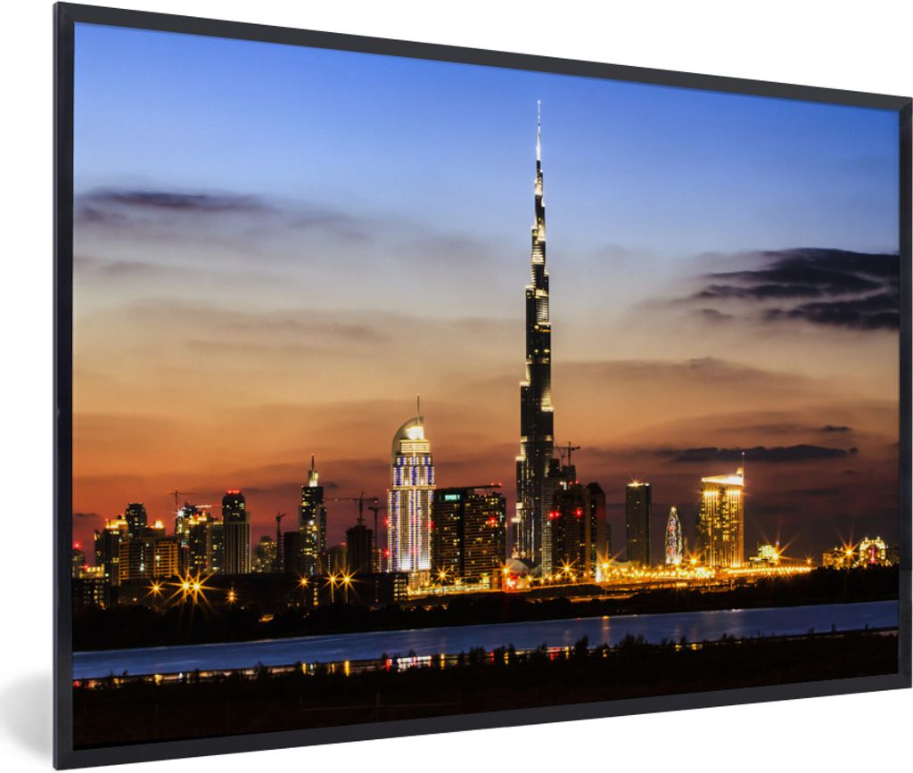 MuchoWow Gerahmtes Poster Der Burj Khalifa beleuchtet mit einem fantastischen Himmel 90x60 cm - Poster mit Schwarzem Bilderrahmen Wandposter Rahm...