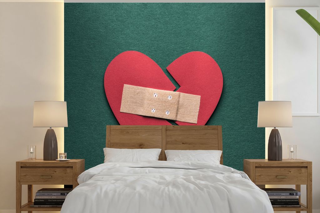 MuchoWow Fototapete für Wohnzimmer oder Schlafzimmer Wandtapete Vinyl Motivtapete Gebrochenes Herz mit Pflaster - 260x260 cm - Papiertapeten