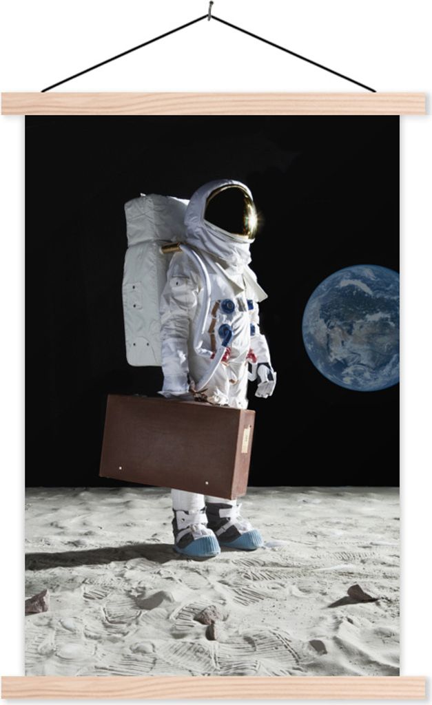 MuchoWow Textilposter Astronaut - Koffer - Mond 60x90 cm mit holzfarbenen Rahmen - Textil