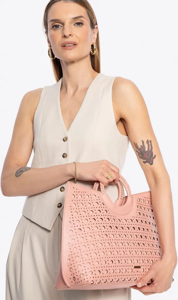 Sac à main rose léger et spacieux pour organiser vos achats en ville