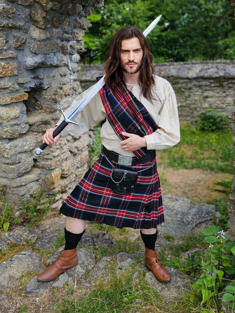 Schottenrock, 8 Yard Kilt, Black Stewart Tartan M