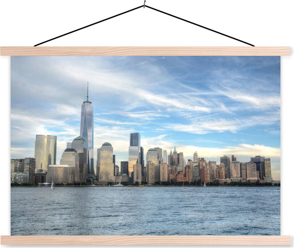 MuchoWow Textilposter Die Skyline von Manhattan mit dem One World Trade Center 120x80 cm mit holzfarbenen Rahmen - Aufhängeset