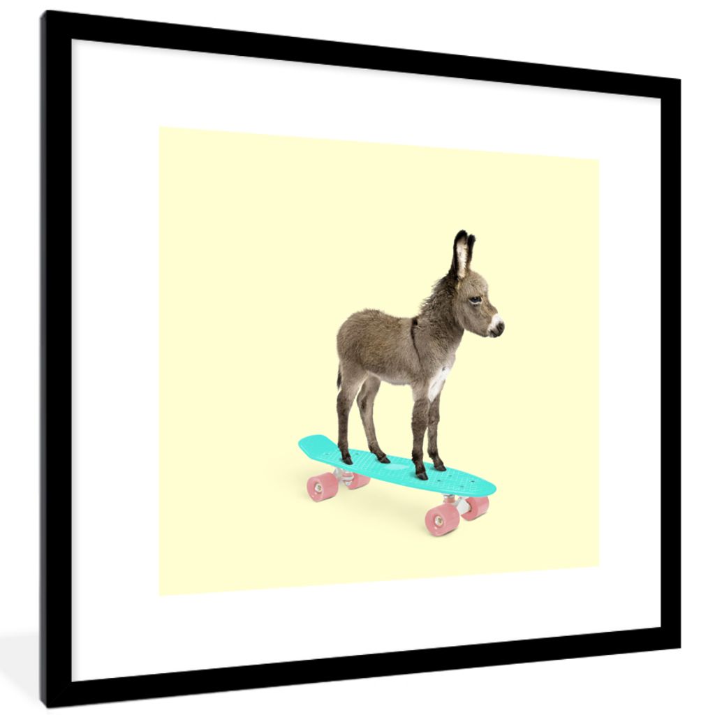 MuchoWow Gerahmtes Poster Esel - Skateboard - Braun - Tiere - Gelb 40x40 cm - Poster mit Schwarzem Bilderrahmen Wandposter Rahmen Foto Bilder - P...