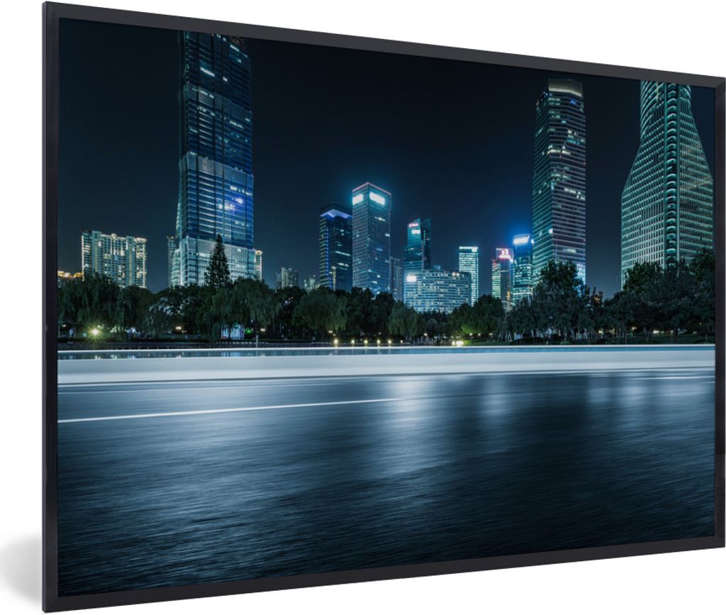 MuchoWow Gerahmtes Poster Beleuchtete Wolkenkratzer in der Nacht von Shanghai 90x60 cm - Poster mit Schwarzem Bilderrahmen Wandposter Rahmen Foto...