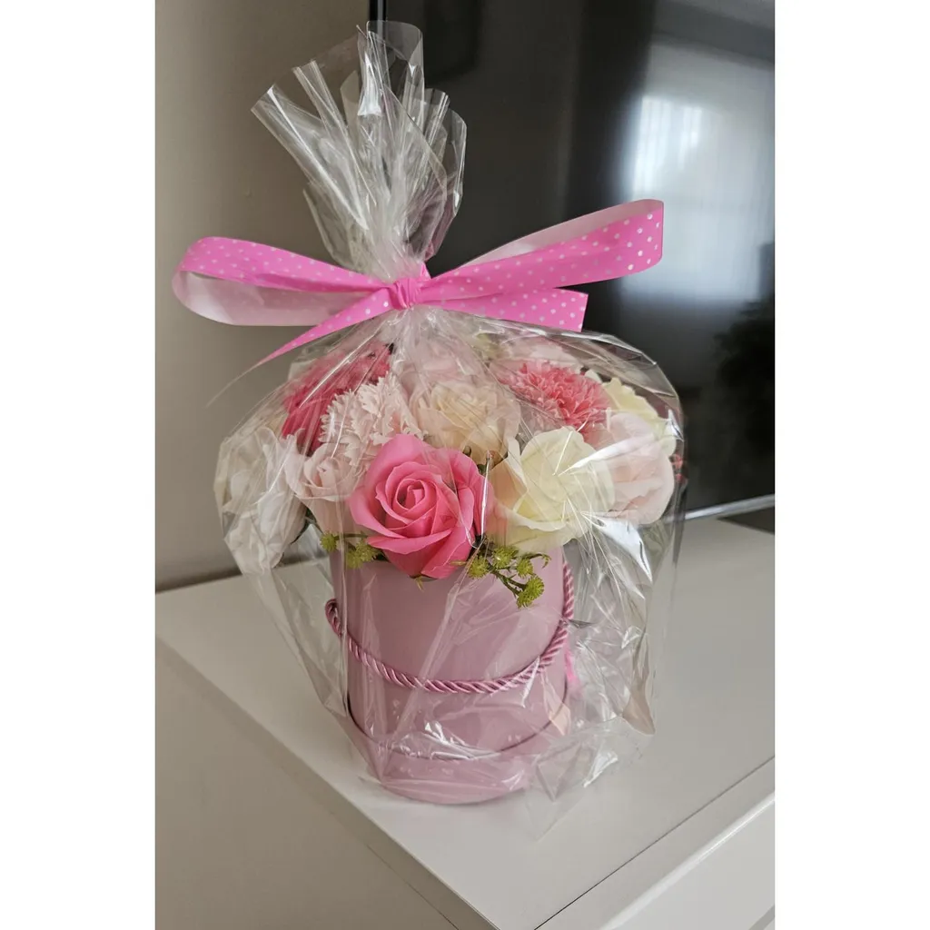 Composition de roses en savon parfumées - Objet de décoration florale