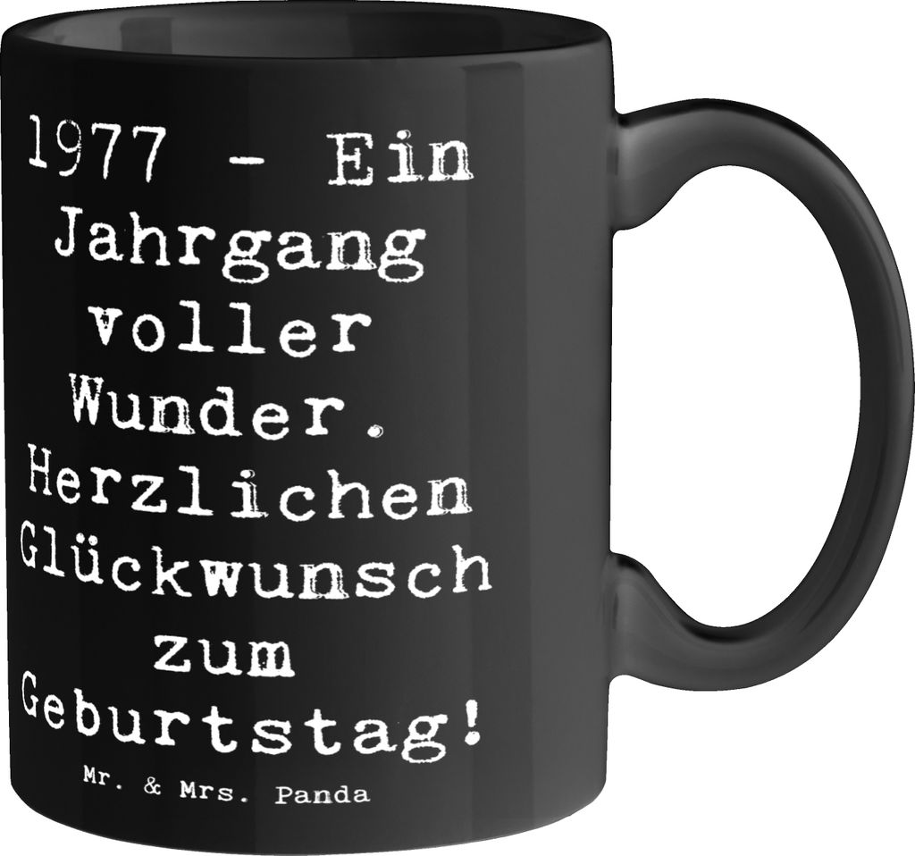 Mr. & Mrs. Panda Becher Spruch 1977 Geburtstag Wunder - Schwarz - Geschenk, Teetasse, Geburtstagsgeschenk, Pott, Henkelpott, Kaffeebecher, Kaffeeta...