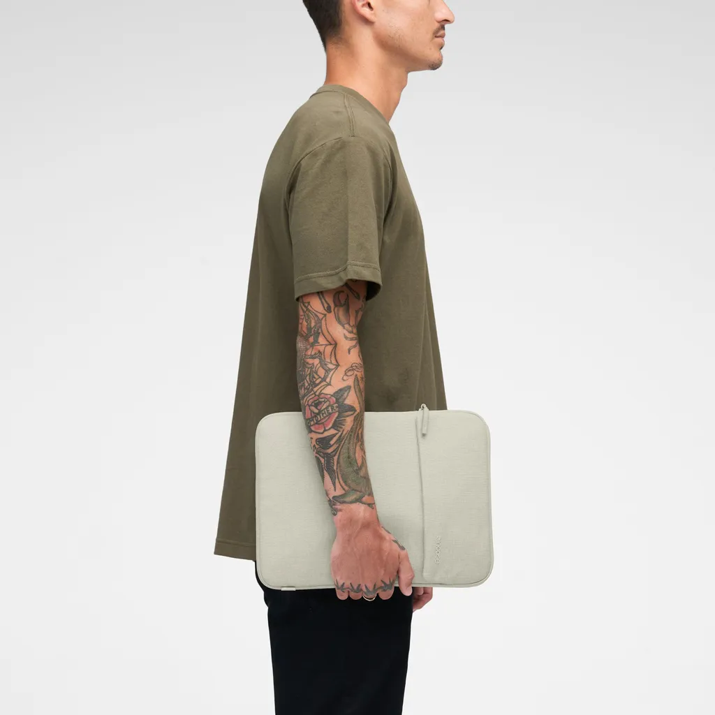 Étui de Protection MacBook 16 Incase Crosstown Noir en Tissu Rembourré