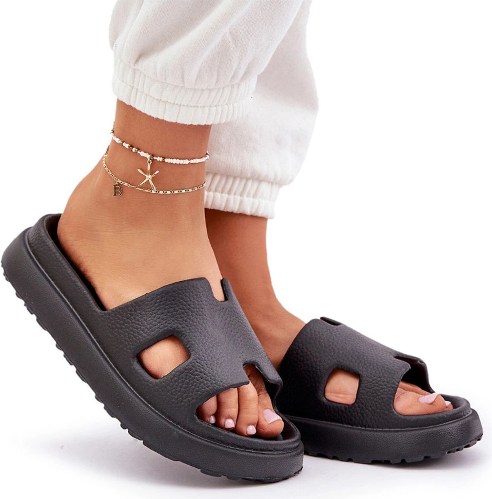 Schaumsandalen Mit Ausschnitten Schwarz Neladith 36/37