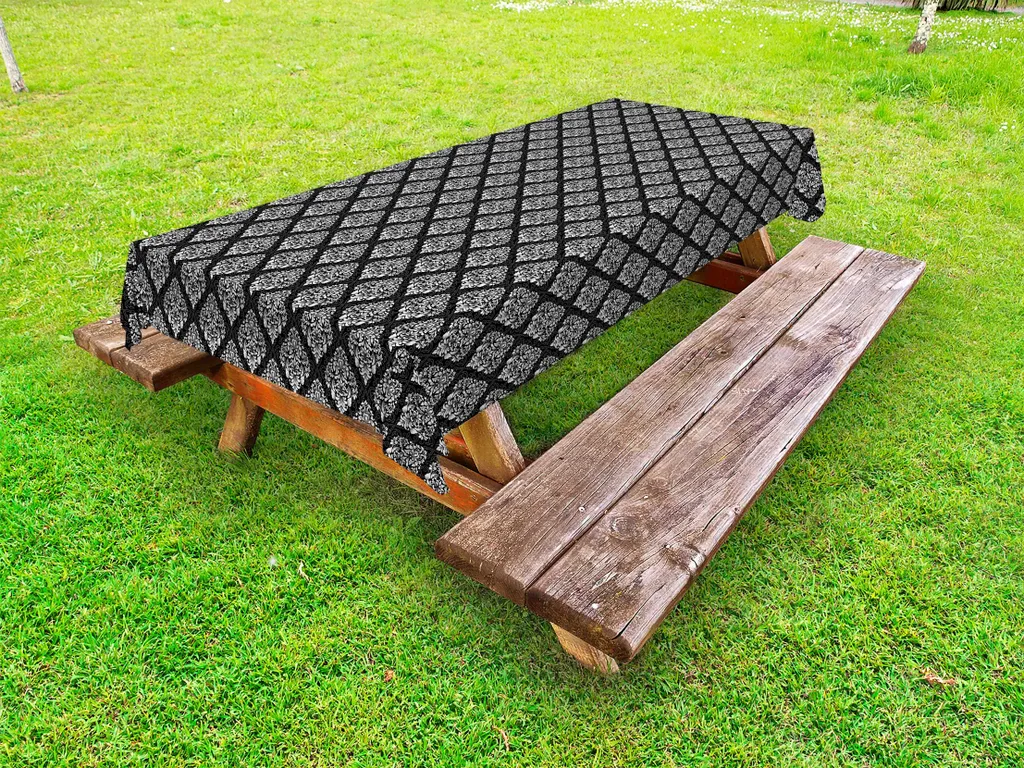 ABAKUHAUS Tovaglia damascata per esterni, classico motivo fogliame senza tempo con volute e riccioli di ispirazione vittoriana, bianco, nero e grigio, 145 x 305 cm