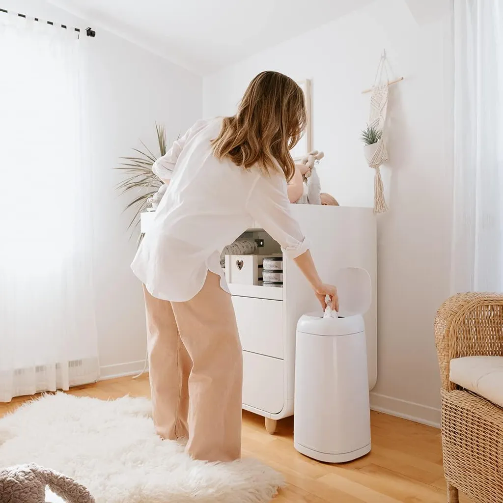 Seau à couches anti-odeur Angelcare blanc : fini les bactéries et odeurs